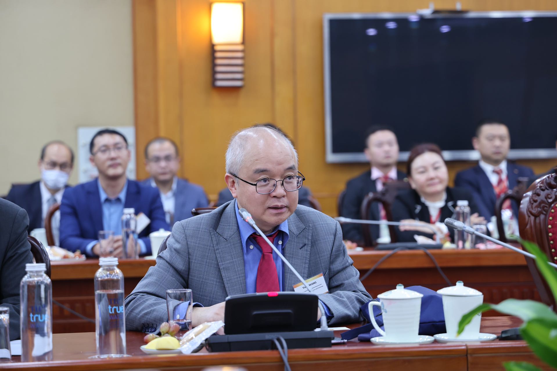 HKUST Vice President for Institutional Advancement Prof. WANG Yang meets and exchanges with Minister of Science and Technology Mr. Huynh Thanh Dat.