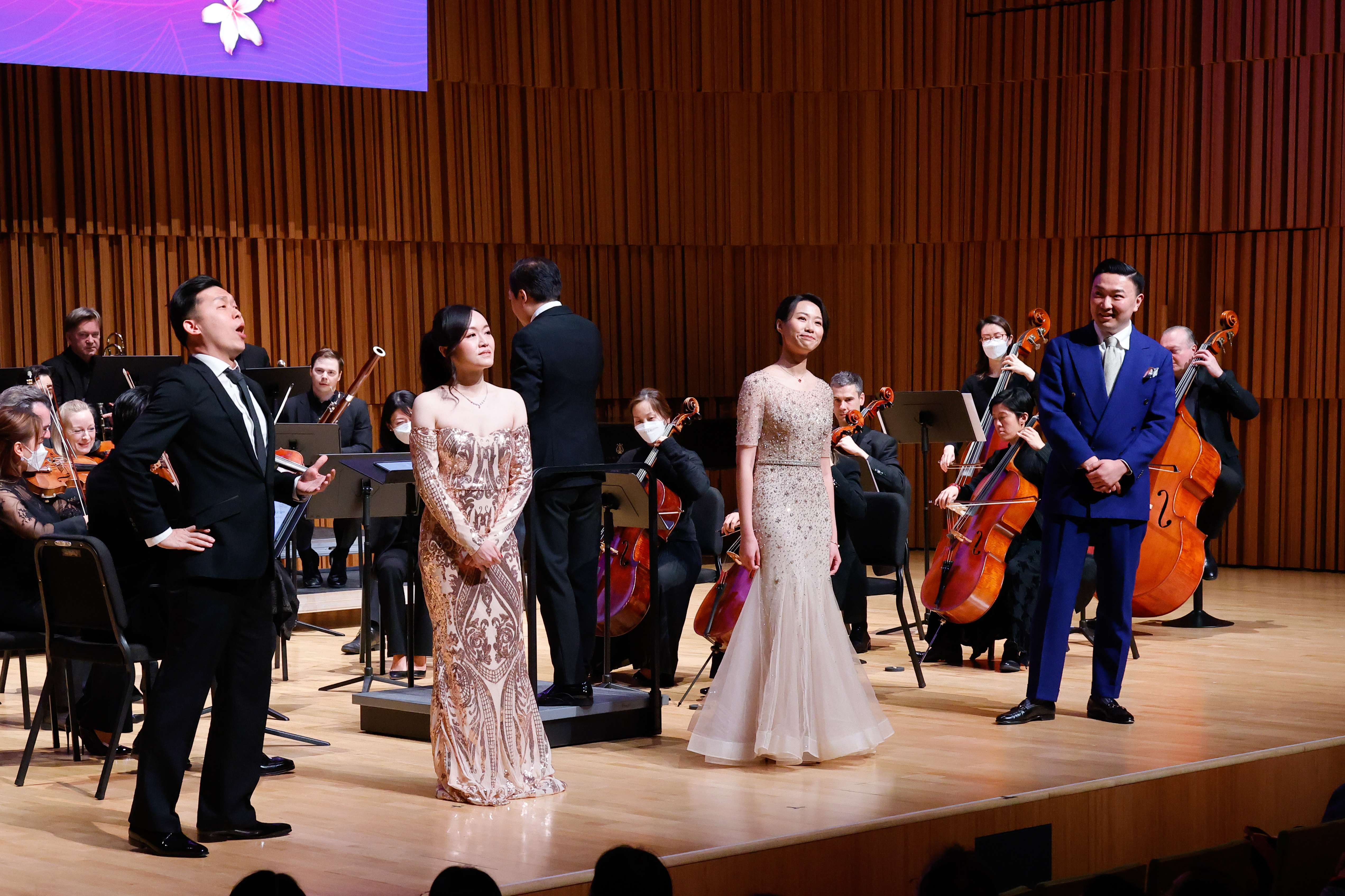 Award-winning operatic duo Mr. CHEN Chen (first right）and Ms. Louise KWONG（second left）、alumni artist Mr. LAM Kwok Ho (first left), and postgraduate student Ms. LU Xiaoyue (second right) performs a vocal piece.