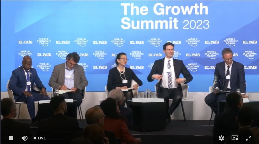 HKUST Dean of Humanities and Social Science Prof. Kellee Tsai (center) shared her insights at the World Economic Forum Growth Summit.
