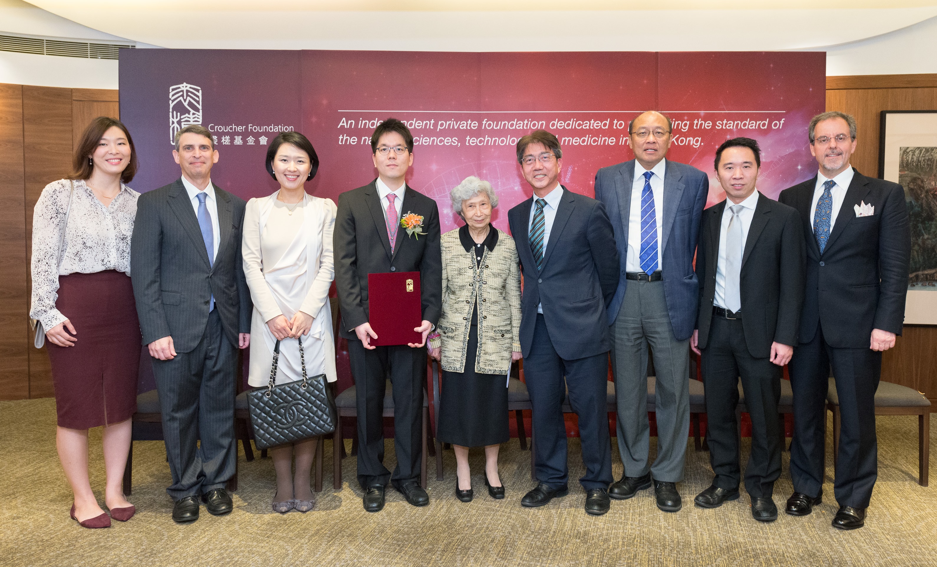 Prof Joseph Hun-wei Lee (fourth right), Vice-President for Research and Graduate Studies, Prof Rosie Young (fifth right), Prof Gyu Boong Jo (sixth right), and other HKUST faculty members.
