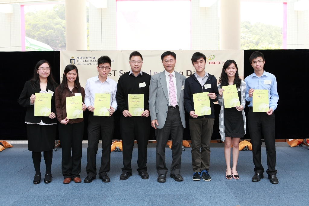  HKUST Dean of Business and Management Prof Leonard Cheng (4th from right) presents certificates to Dean's Service Award recipients