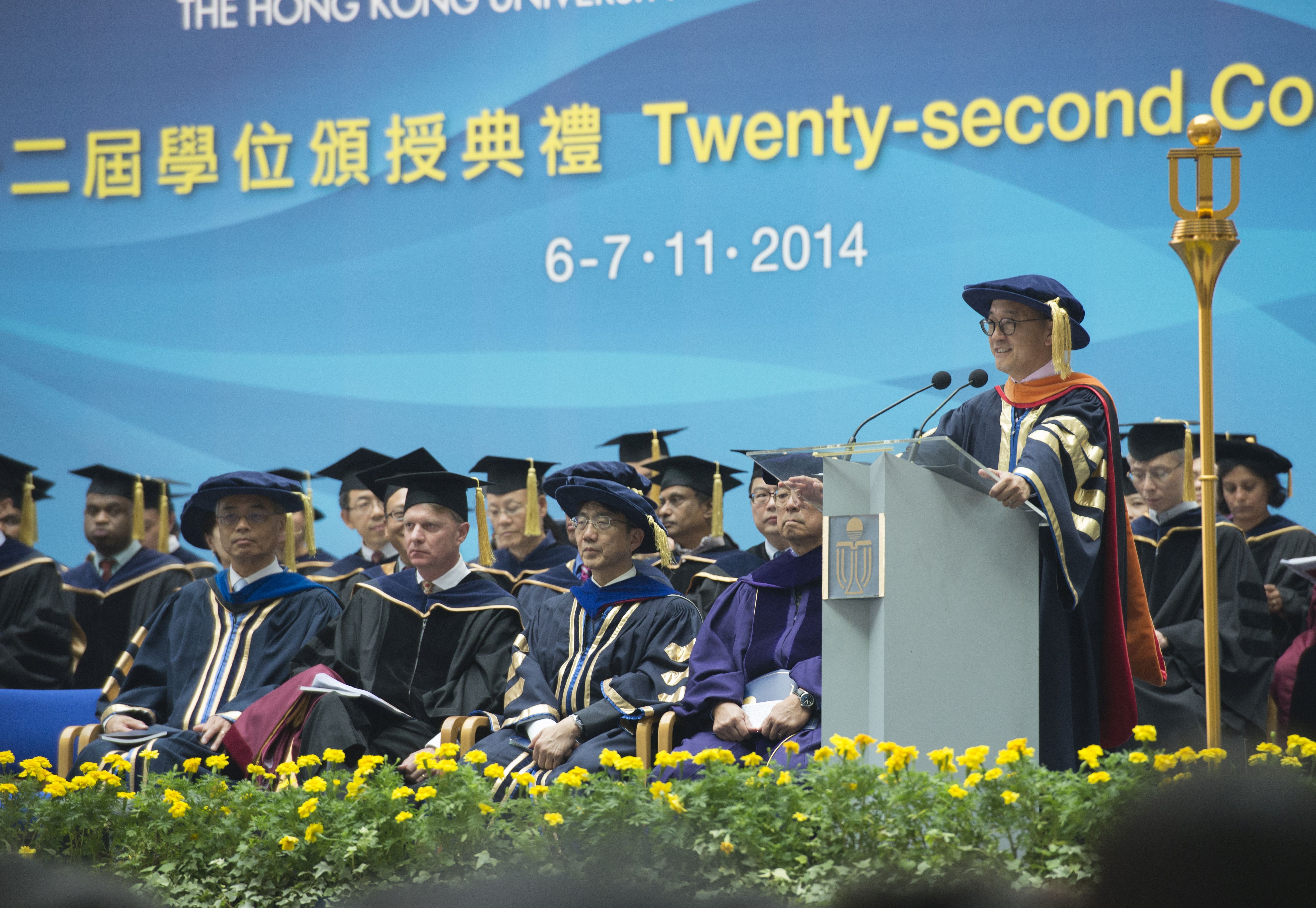  President Tony F Chan congratulates the graduates.