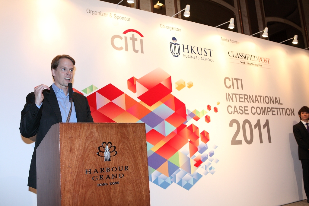  Prof Stephen Nason of HKUST, Head Judge of the competition, praises contestants for their high standards.