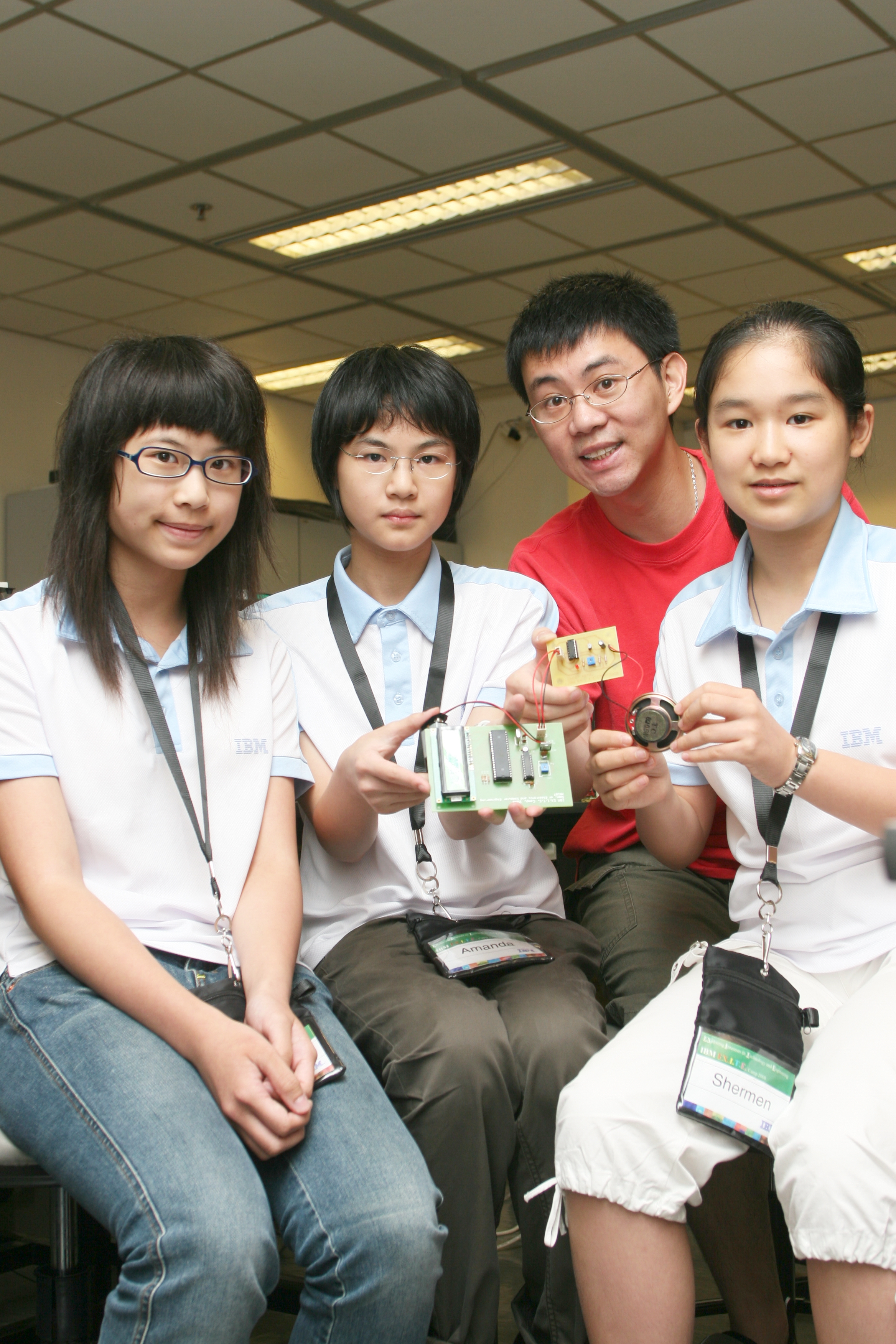  Students and their HKUST instructor display the fruit of their labor - an Earthquake Sensor.
