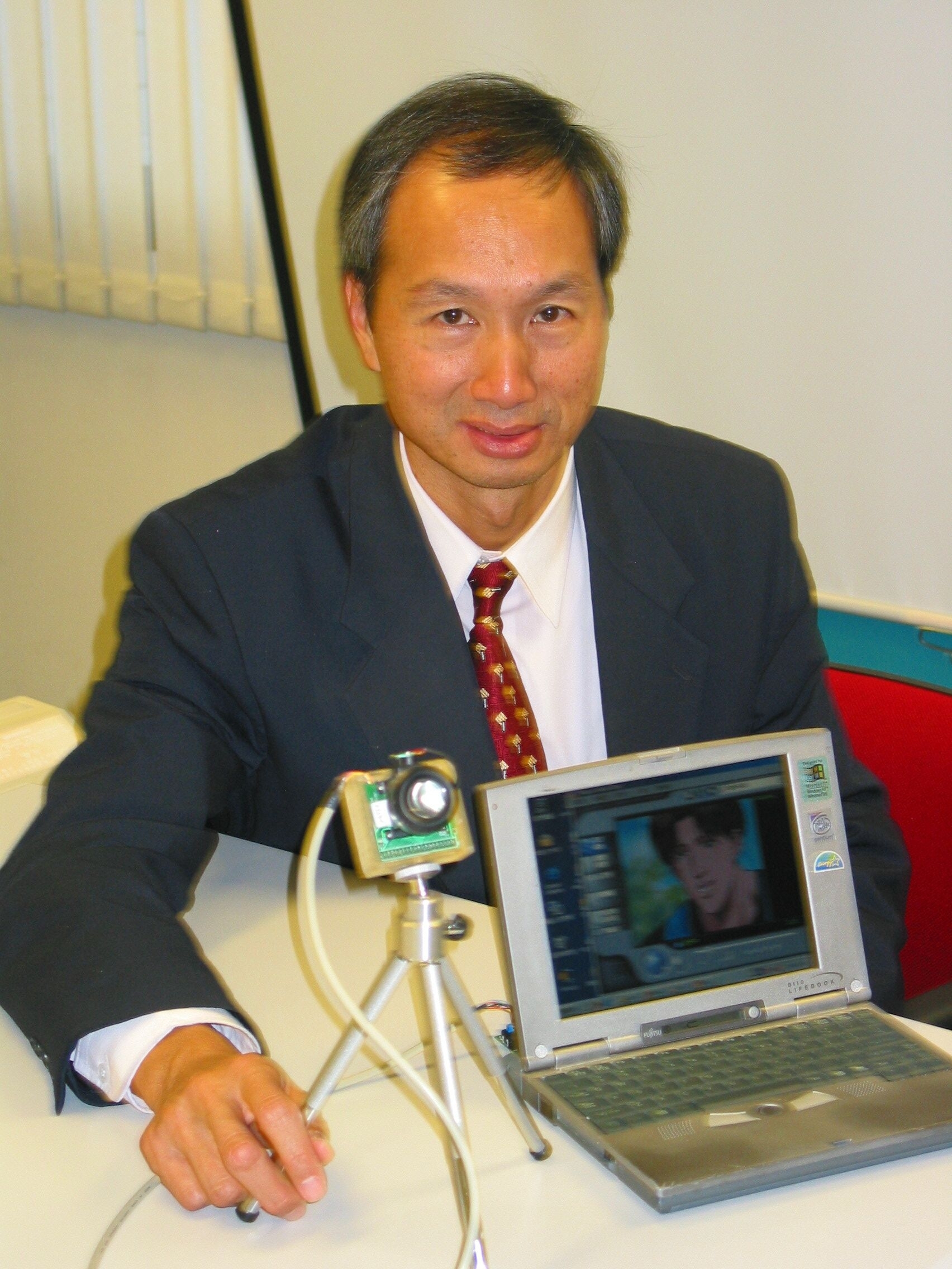 Prof Hoi Sing Kwok	