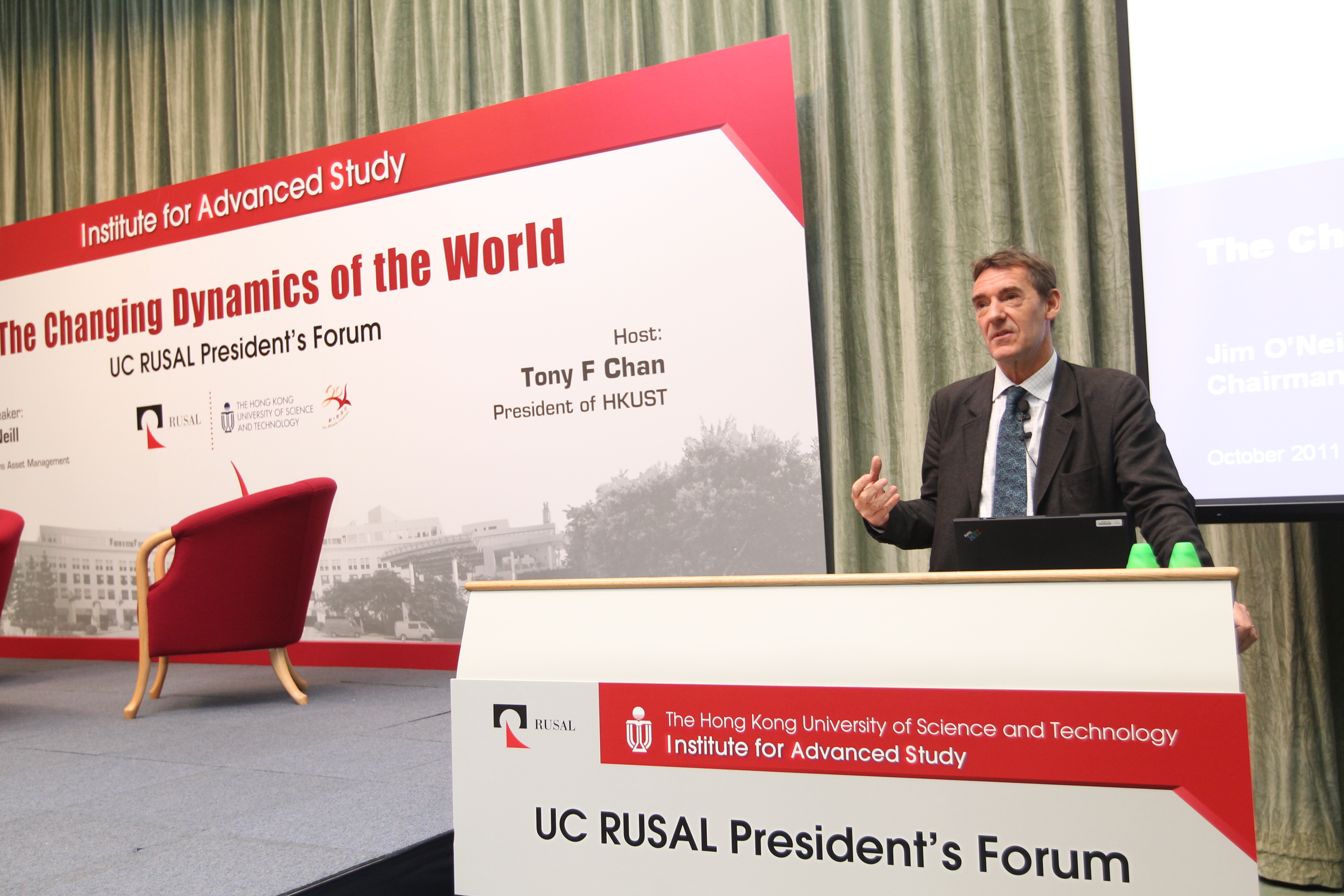 Dr. Jim O’Neill delivering his first public lecture at HKUST