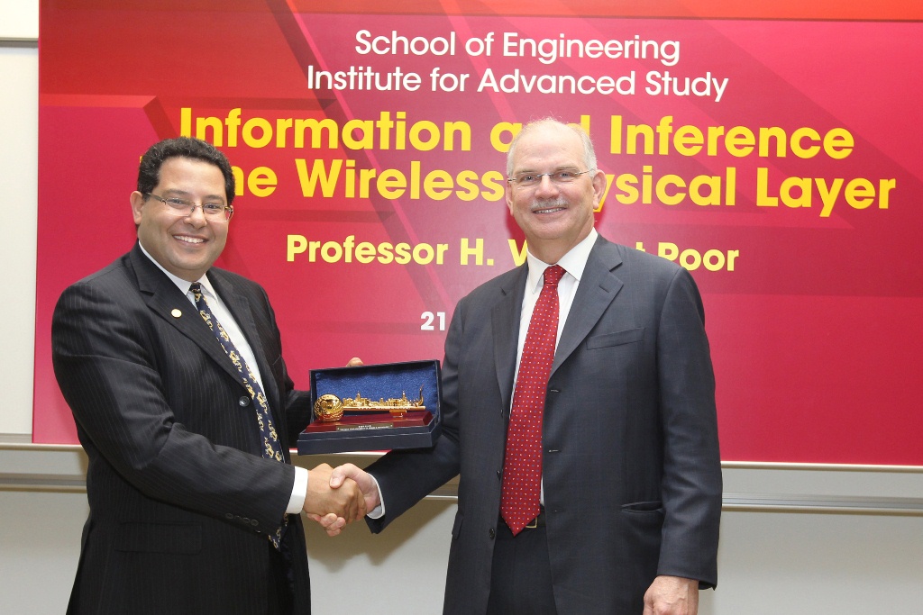  Prof Khaled Ben Letaief presents an HKUST souvenir to Prof Vincent Poor.