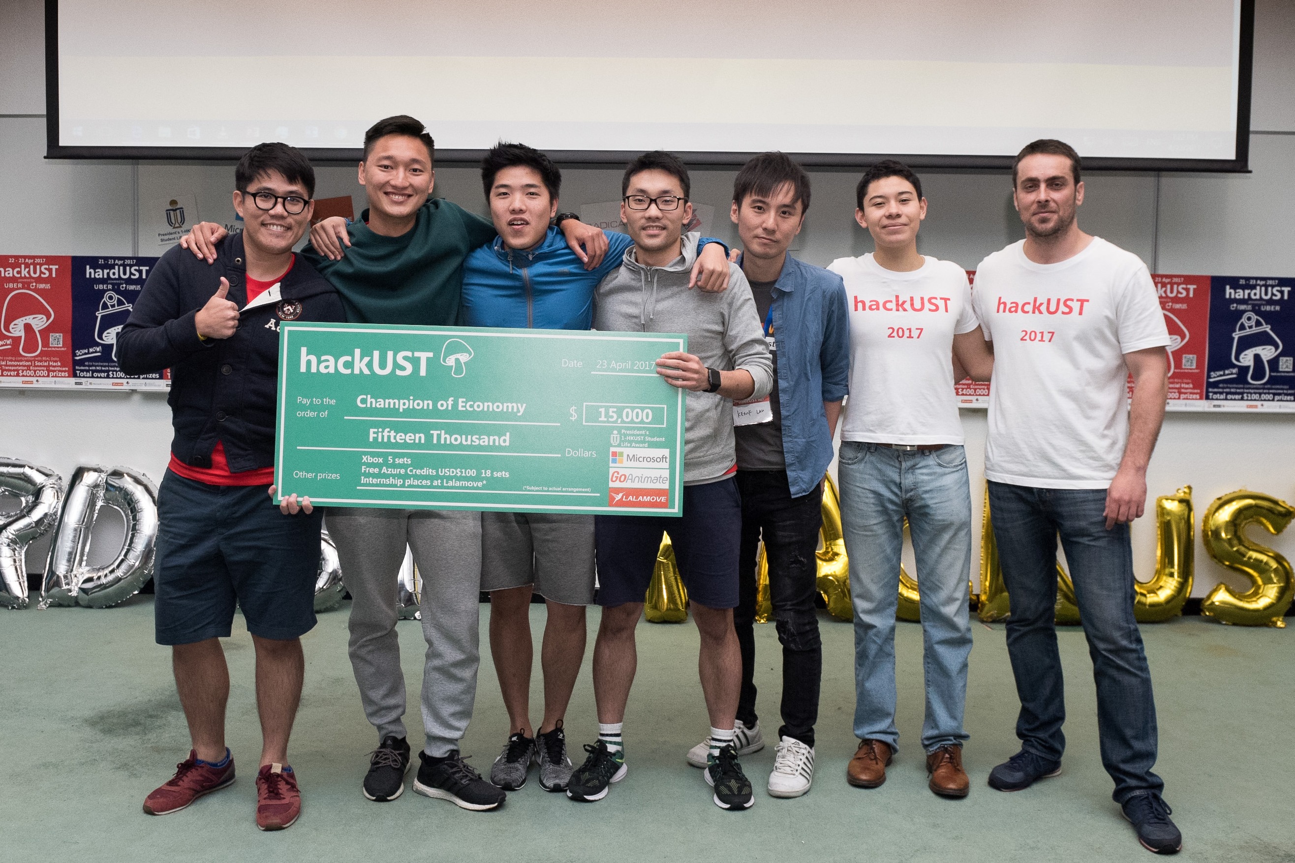  Team members of “Cargo” won the championship of Economy.