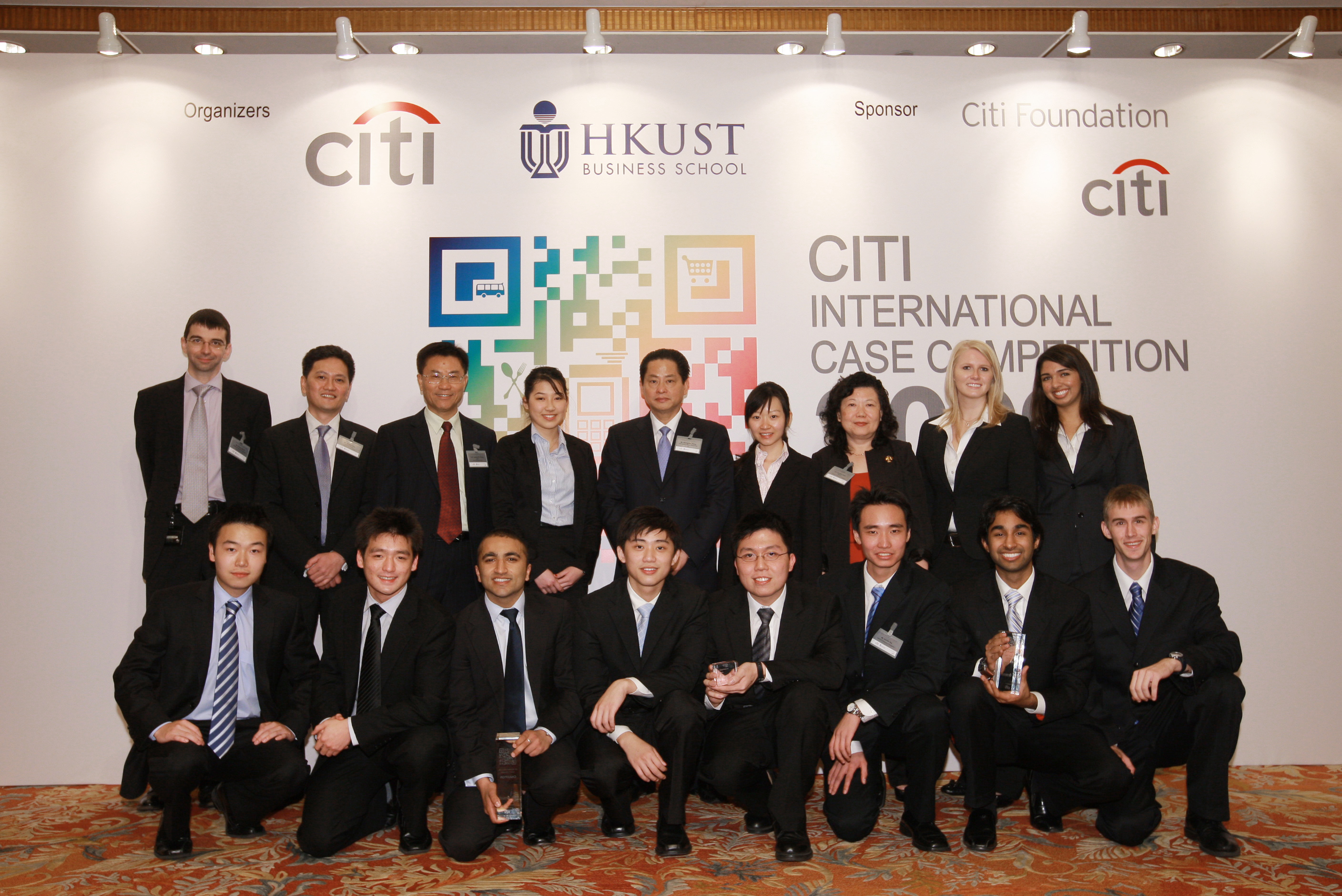  The 3 winning teams and their faculty advisors pose with Mr. Shengman Zhang, Citi Country Officer, HK (center, back), Dean Cheng of HKUST Business School (3rd from left, back), Mr. Sammy Kam, Technical Director (2nd from left, back) and Mr. Antony Morris,