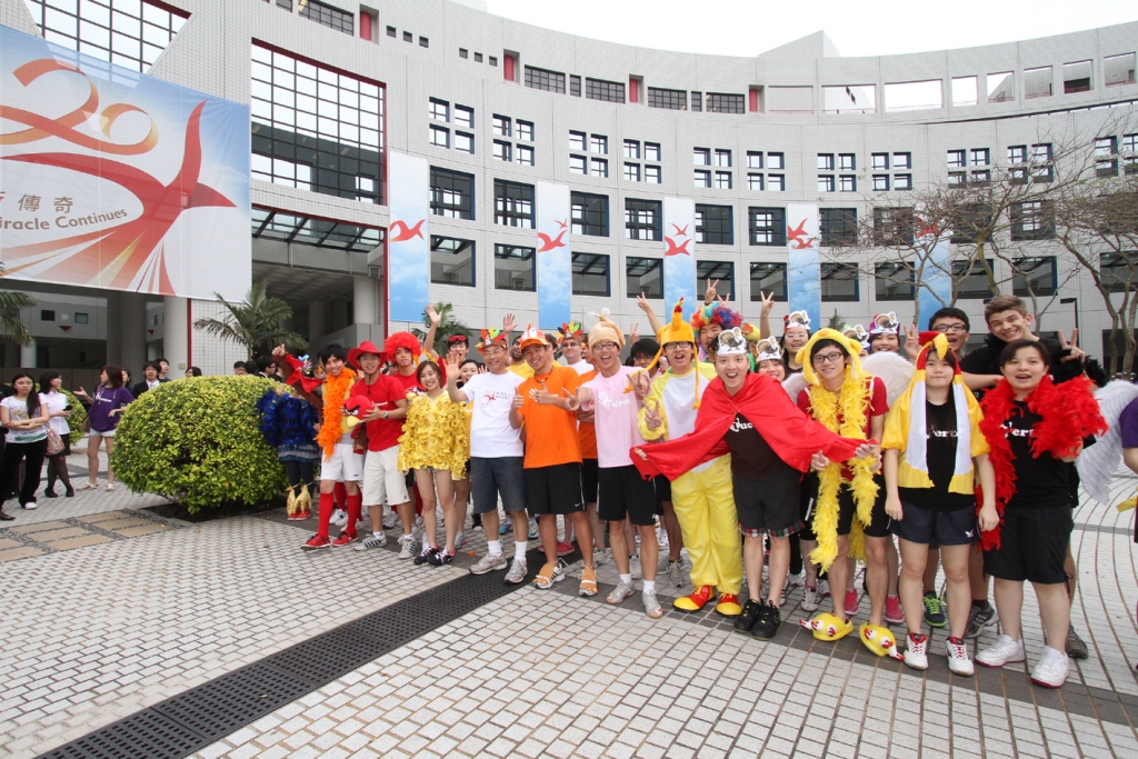  Runners getting ready to set off for the race.