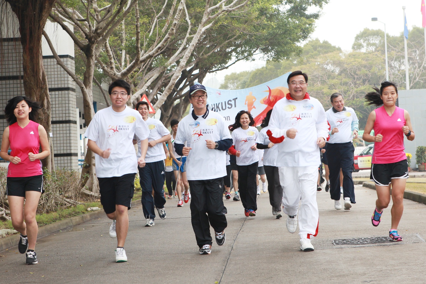  President Tony F Chan (middle, front row), Prof Yuk-Shan Wong (2nd from right) and Johnny Ho (2nd from left), President of the Students' Union
