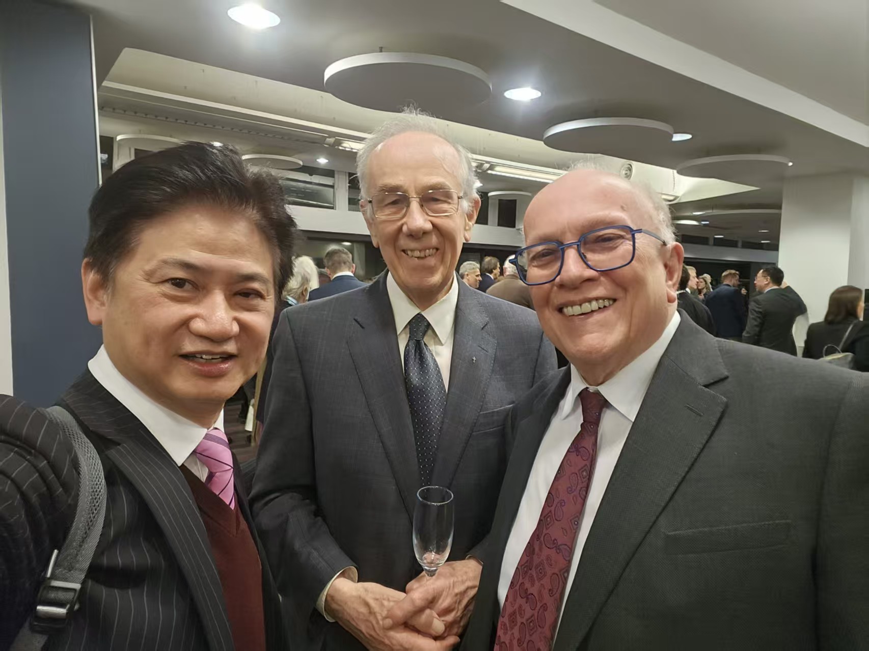 A group photo of Prof. Charles Ng (left) and his two doctoral and postdoctoral supervisors, the 32nd Rankine Lecturer Dr. Brian SIMPSON (center) and the 52nd Rankine Lecturer Prof. Malcolm BOLTON (right).