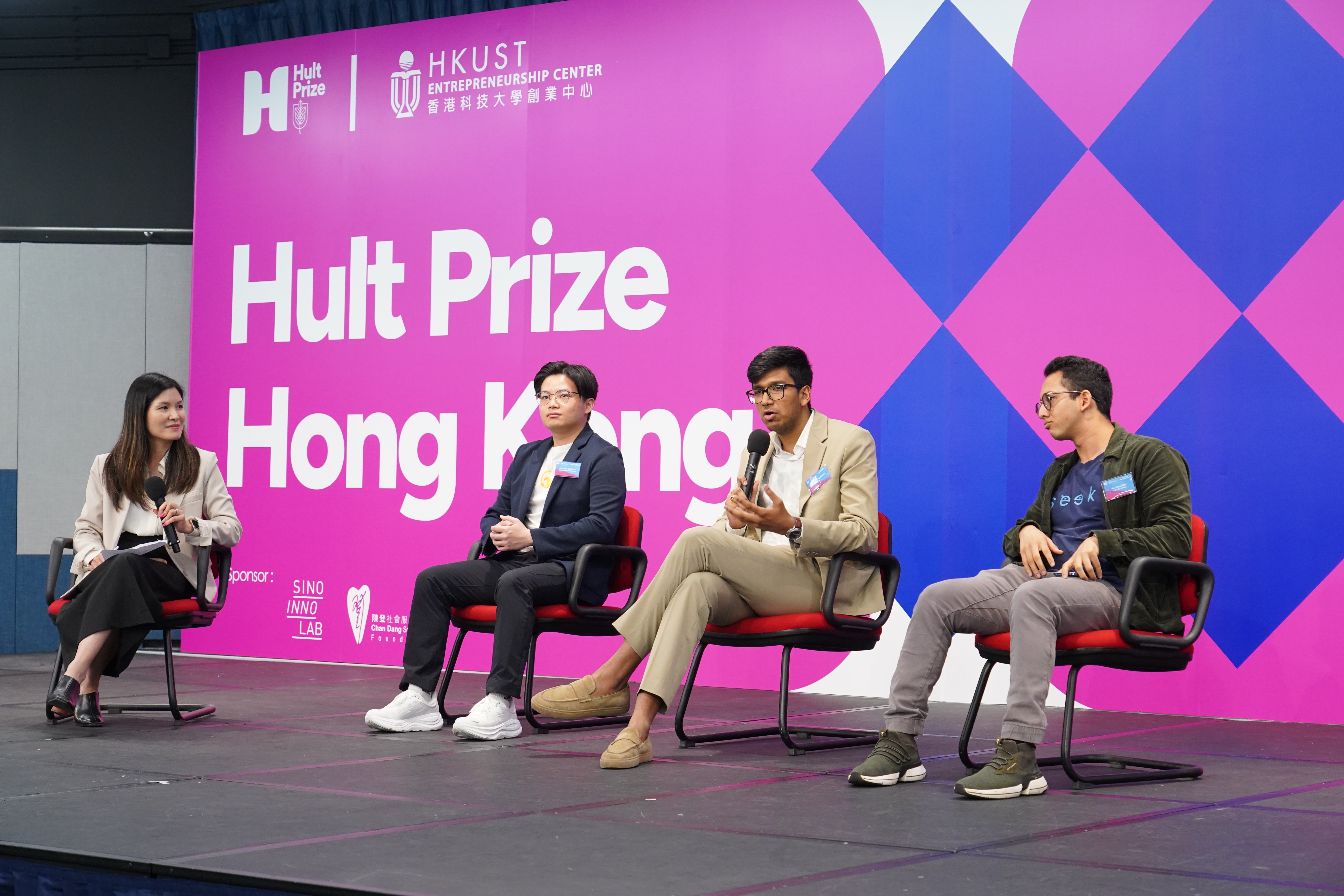 In a panel discussion moderated by Prof. Carrie Ling, Director of HKUST Entrepreneurship Center, three HKUST alumni and Hult Prize Nationals veterans shared their 'Hult Prize Journey' of growth and global impact. The panelists were Mr. Jason CHEUNG, Founder of QualiFly; Mr. Naman TEKRIWAL, Founder of Breer; and Mr. Turzo BOSE, CEO of Vidi Lab Limited.
