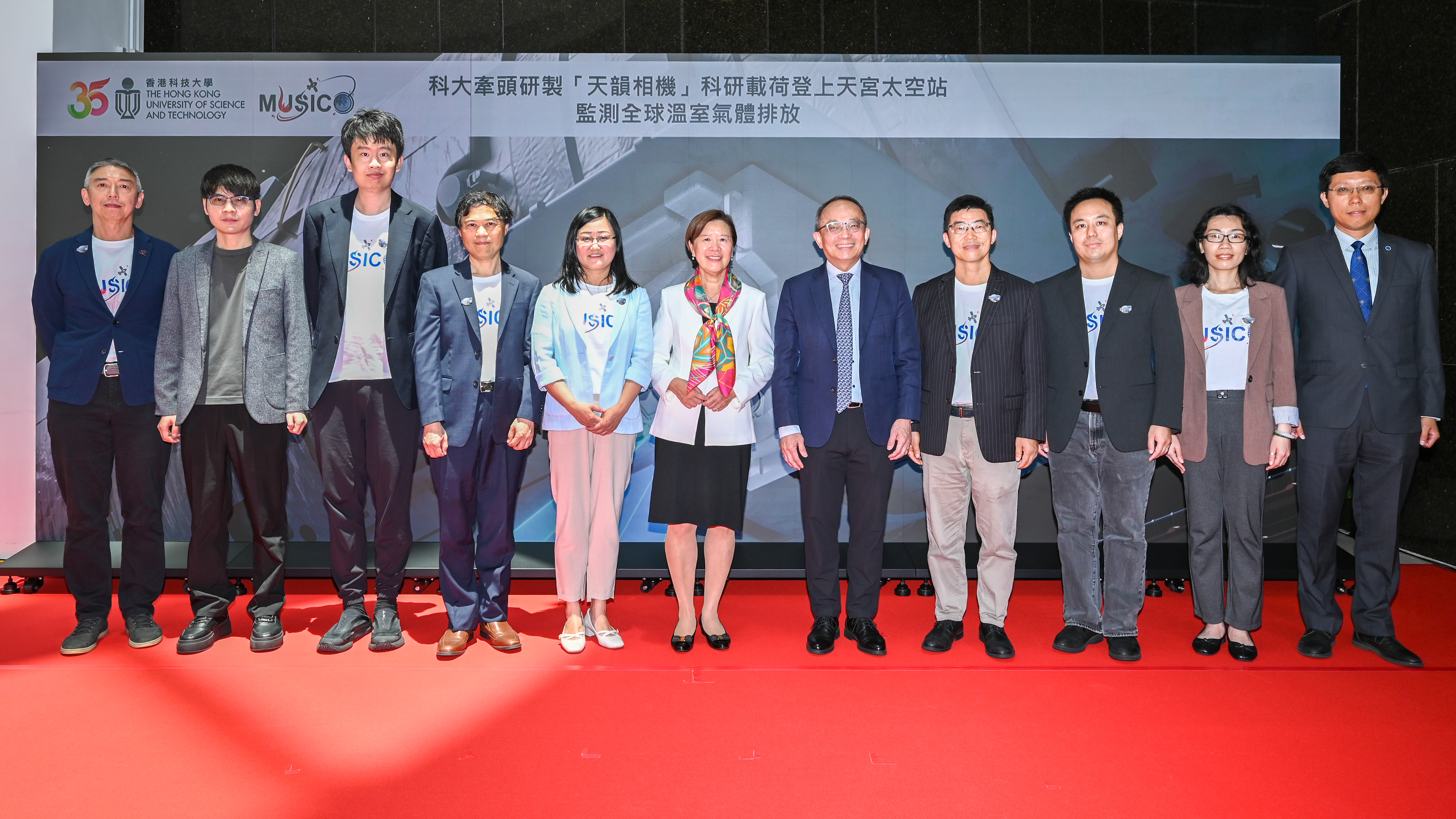 項目團隊成員與業界代表與葉玉如教授（中）及鄭光廷教授（右五）合影。