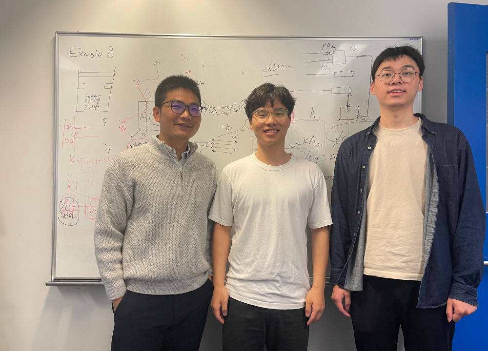 The research conducted by Prof. Zhou Yanguang (left), Dr. Xu Yixin (center), Dr. Xiang Xing (right), and all members of the Microscale Thermal Engineering Lab, bridges the gap between microscopic atomic dynamics and macroscopic ion transport, holding significant engineering value.